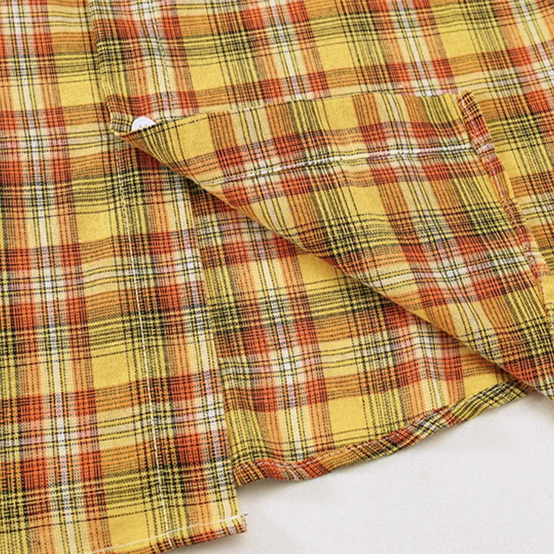 Vintage Acid Wash Oversized Plaid Flannel Shirt with Pearl & Rhinestone Details | Streetwear Manufacturer Chemise en flanelle Ă carreaux oversize, effet dĂ©lavĂ© acide vintage, avec dĂ©tails en perles et strass | Fabricant de vĂȘtements streetwear